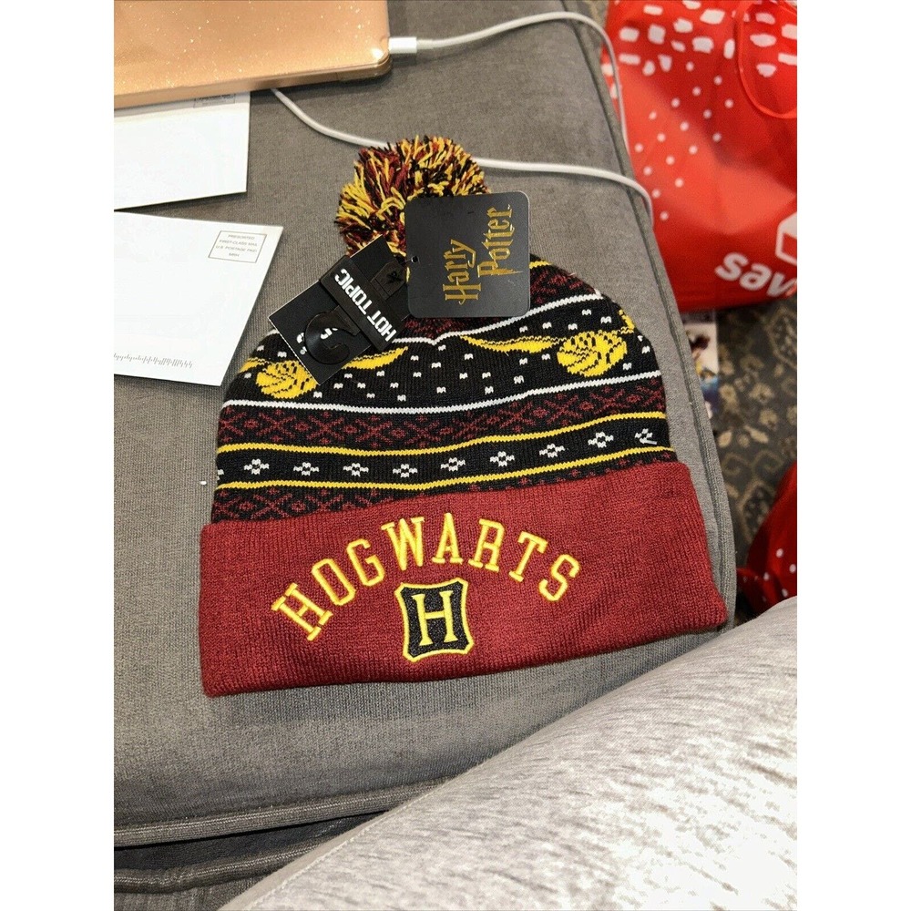 Hot Topic Harry Potter Hogwarts Winter Hat NWT